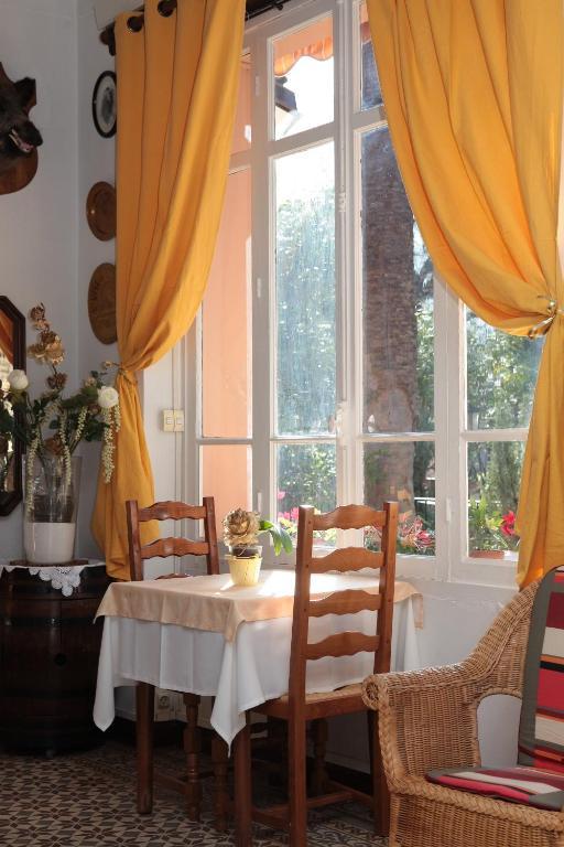 Auberge Les Gorges Du Loup Tourrettes-sur-Loup Exterior foto